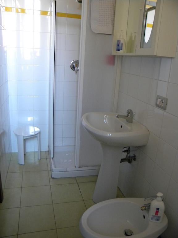 Le Petit Fleur Hotel Bareggio Værelse billede